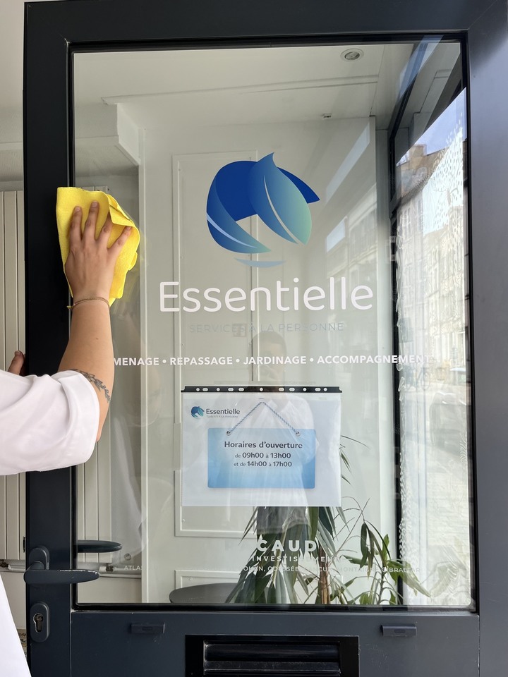 Ménage porte LaRochelle Essentielle